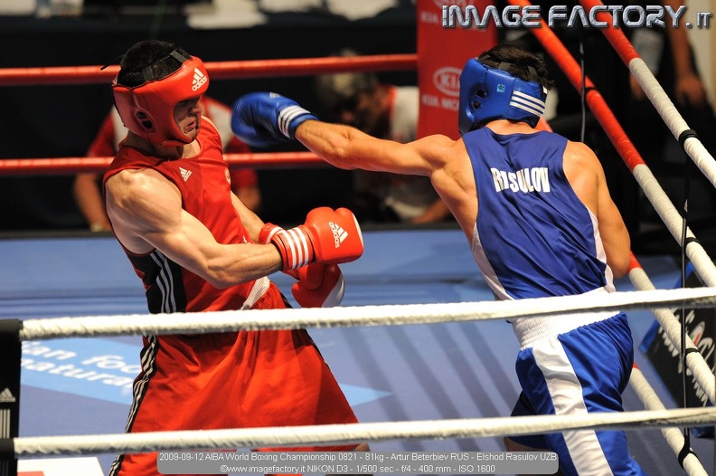 2009-09-12 AIBA World Boxing Championship 0821 - 81kg - Artur Beterbiev RUS - Elshod Rasulov UZB.jpg